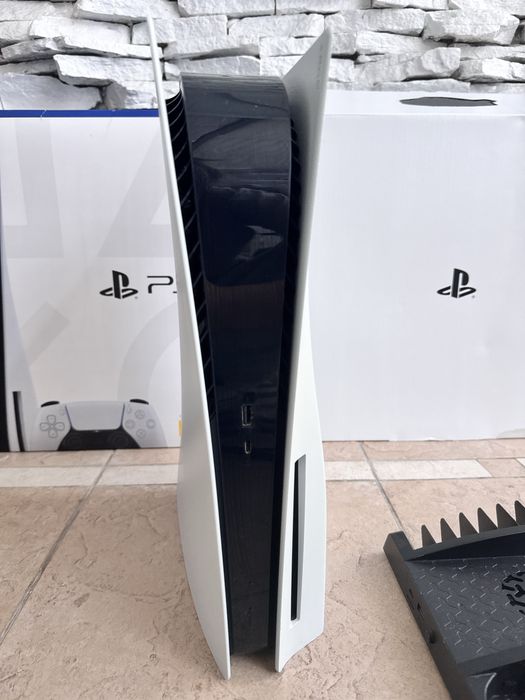 PLAYSTATION 5 в отлично състояние