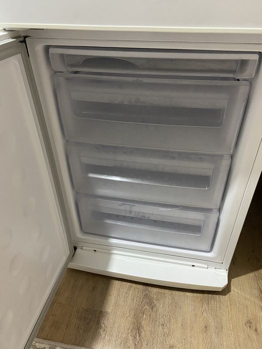 Продам холодильник