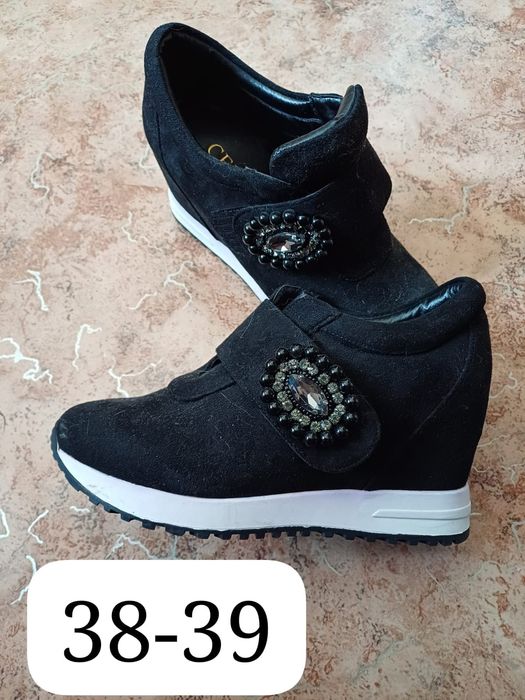 Продам б/у обувь