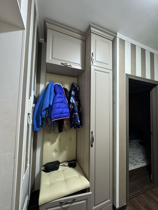 Продам шкаф в прихожую