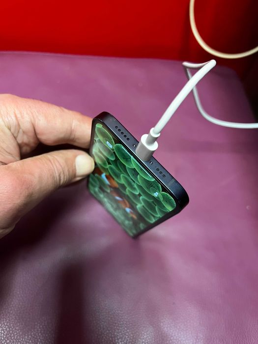 iPhone 12 - Отличен без ремонти и с оригиналната батерия на 98% здраве