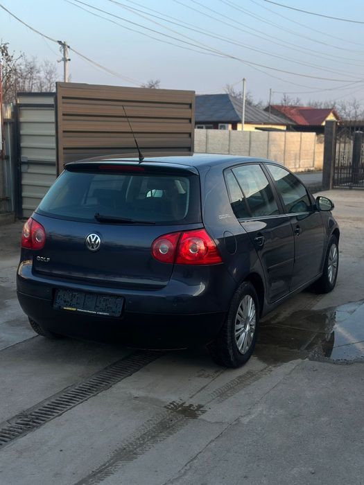 Volkswagen Golf 5 • 1.4 MPI