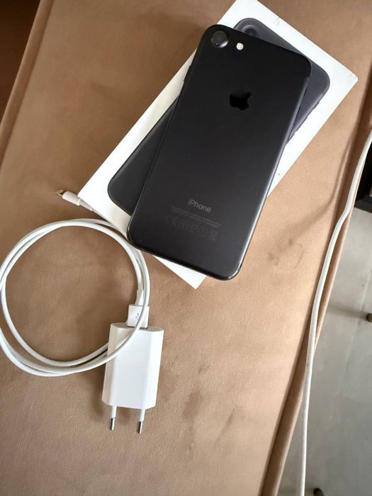 Iphone 7 / 128GB +кутия и зарядно
