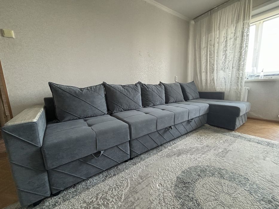 Диван продам.