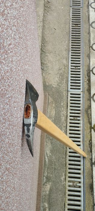 Piolet ( baltag ) drumetie fin otel