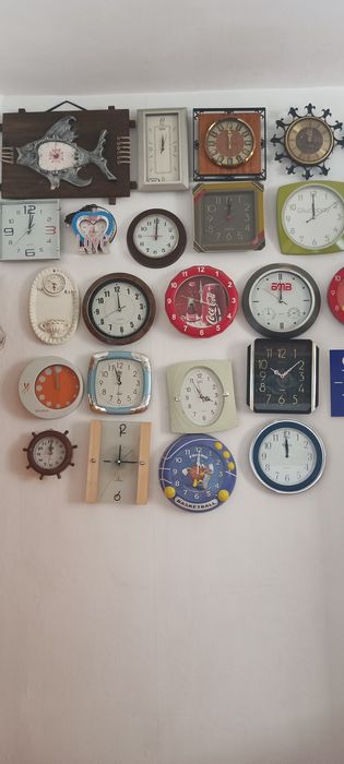 Лот стенни часовници.