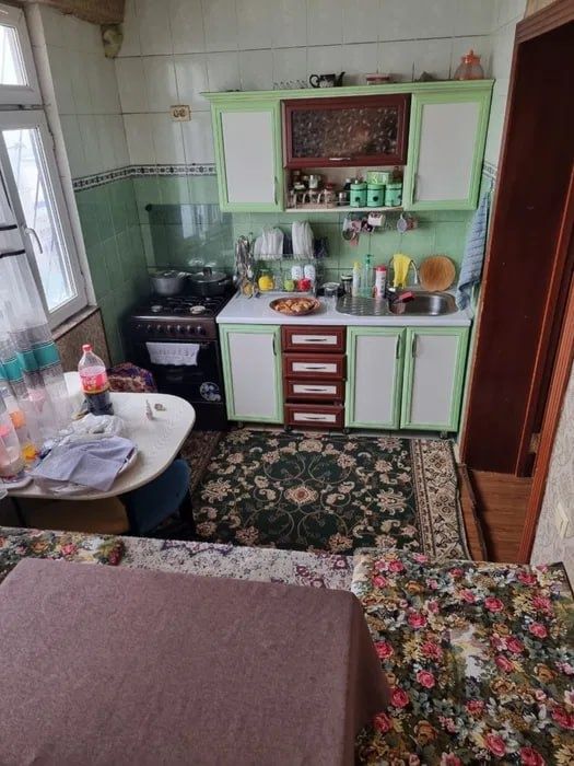 Срочно Продаётся Кушбеги 5/9/9 с мебелью техникой ремонт средний !