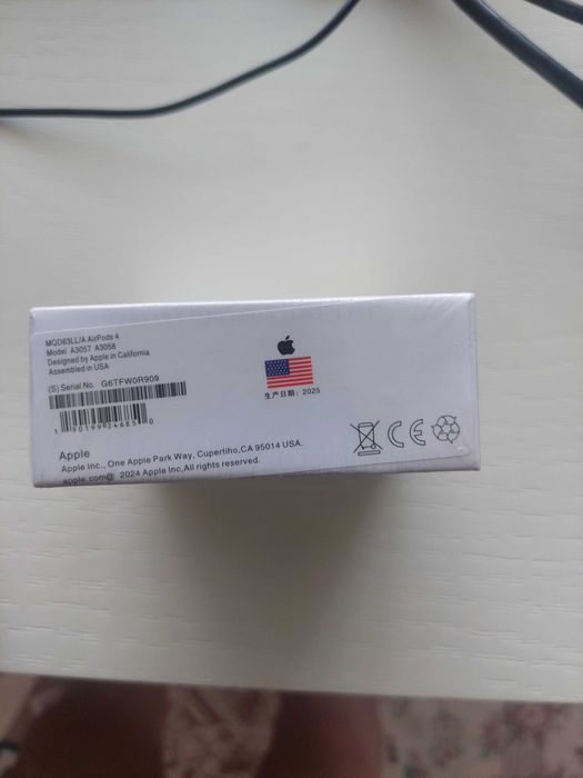Продам наушники Airpods 4