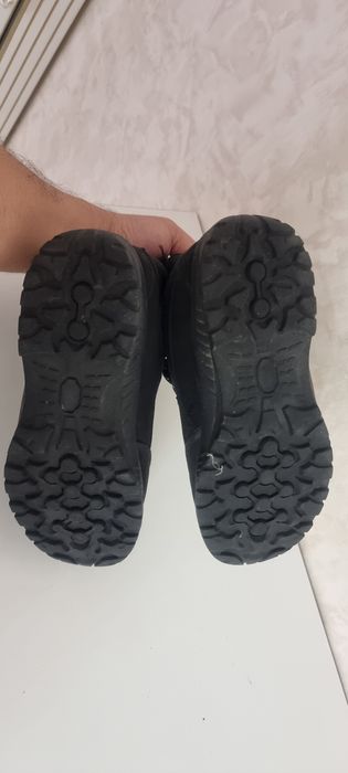 Продам зимние кроссовки на мальчика