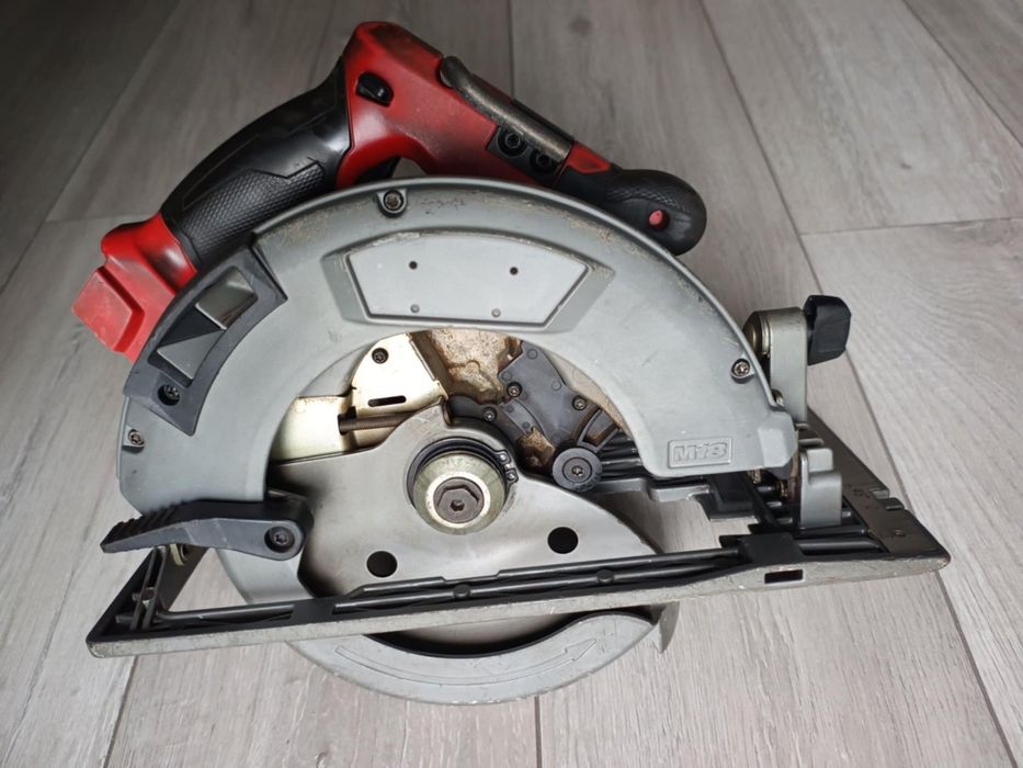 Scule profesionale Milwaukee 18V