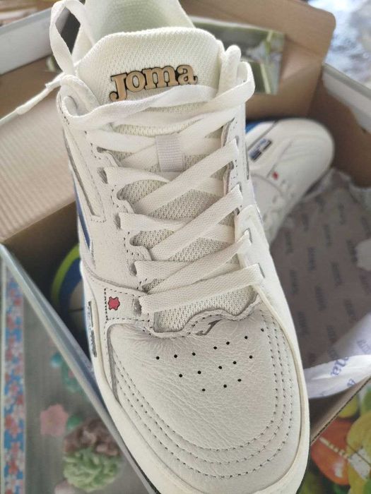 Продам новые кроссовки Joma