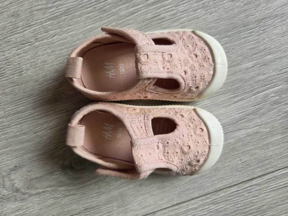 Pantofi fete decupati noi H&M, dantela roz - Marime 18/19