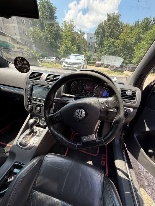 Golf 5 GTI 2007, DSG, 2.0 TFSI, 310.000 km, volan dreapta. Motorul este stricat  se vinde doar întreagă. 1.500 € negociabil.