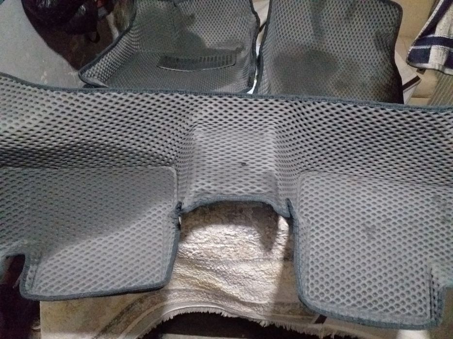 Продам коврики Нексии 2 в хорошем состоянии