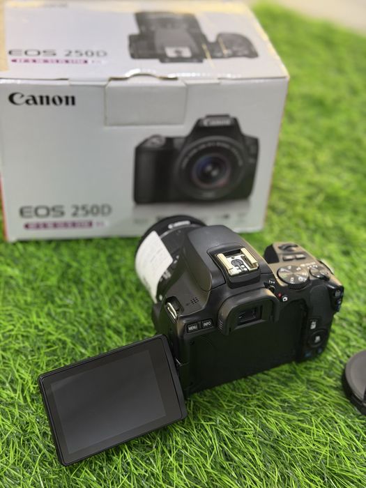 Фотоаппарат Canon 250d
