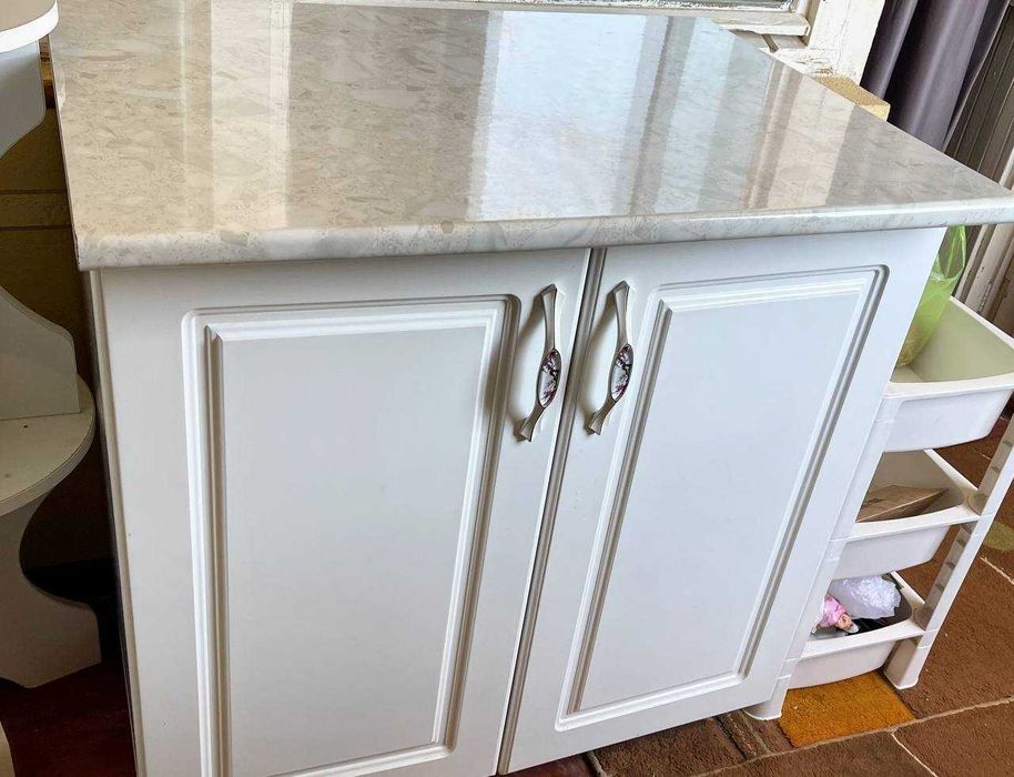 Шкаф - стол для кухоноой инвентари