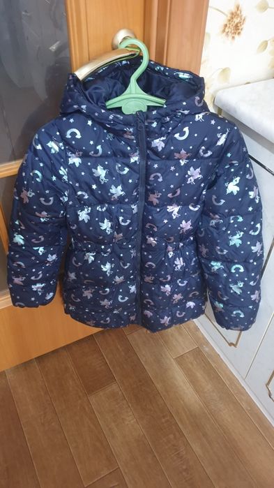 Продам девочковую куртку