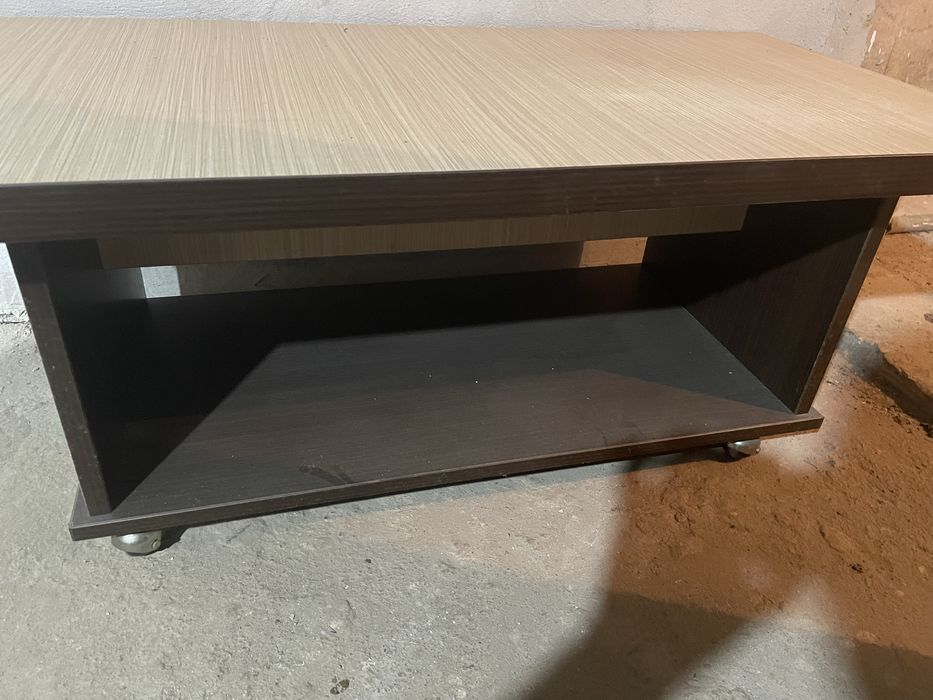 Masuta de cafea cu roti