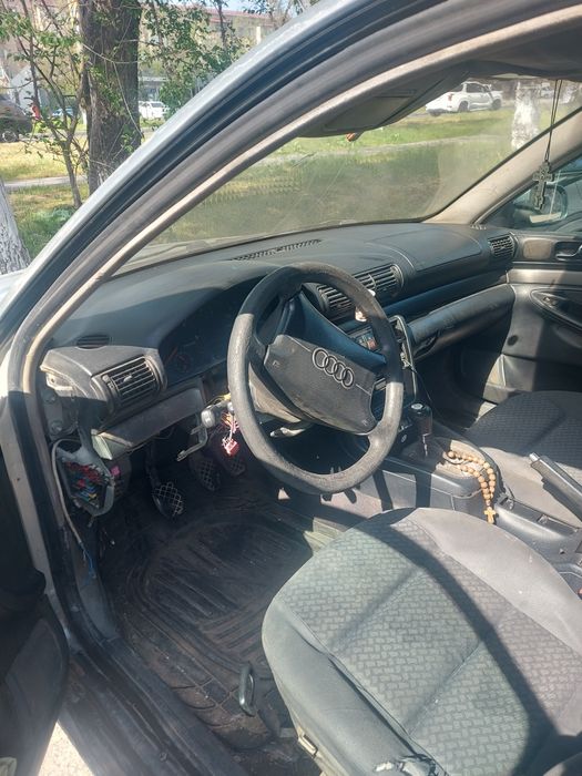 Авто машина ауди