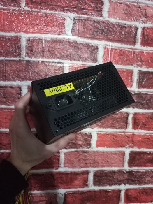 Продам блок питания Antec 600W!