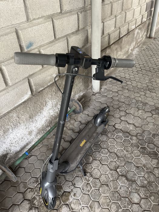 Продам электросамокат Nineboot g30