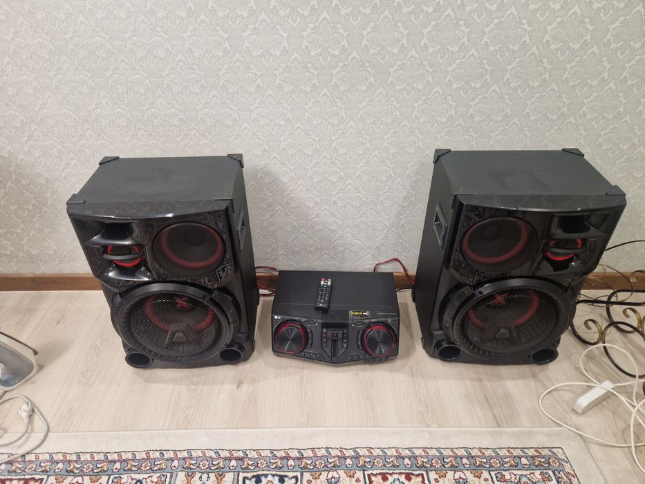 Колонка LG в хорошем состоянии