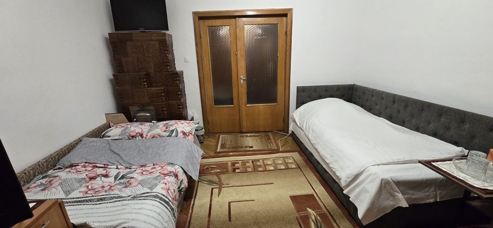 Inchiriez doua camere Schei