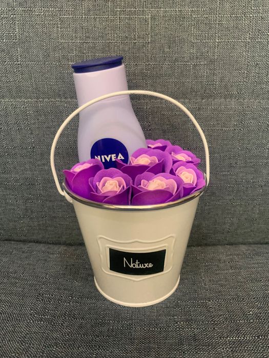 Cutie cadou flori săpun și ursuleț