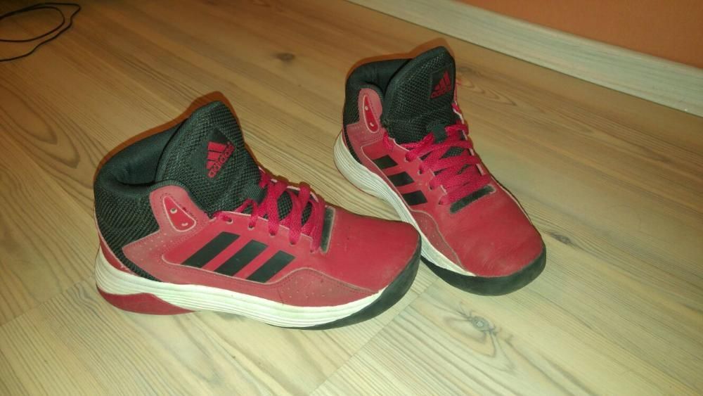 запазени кецове Адидас