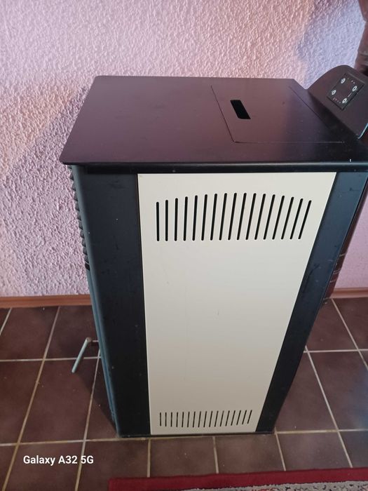 Продавам суха камина за пелети