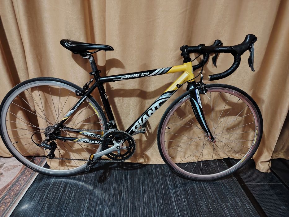 Продаётся шоссейный велосипед Giant