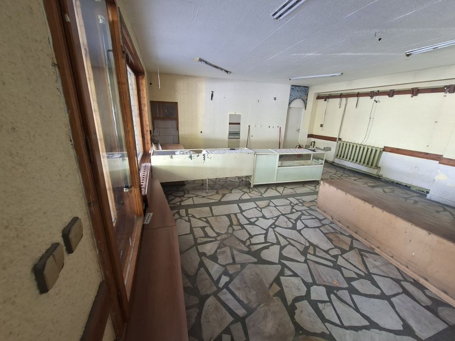 Дава се под наем Магазин в Харманли - 65 кв.м за 199.41 € - Снимка #2