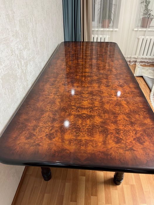 Продам деревянный стол