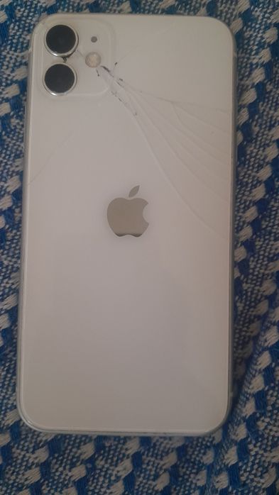 Продам телефон iphone 11