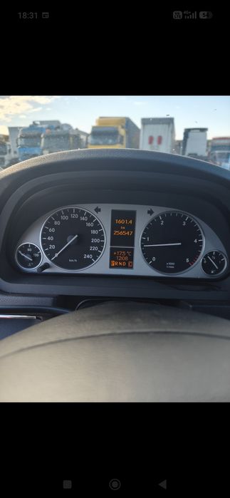 Mercedes cutie automată