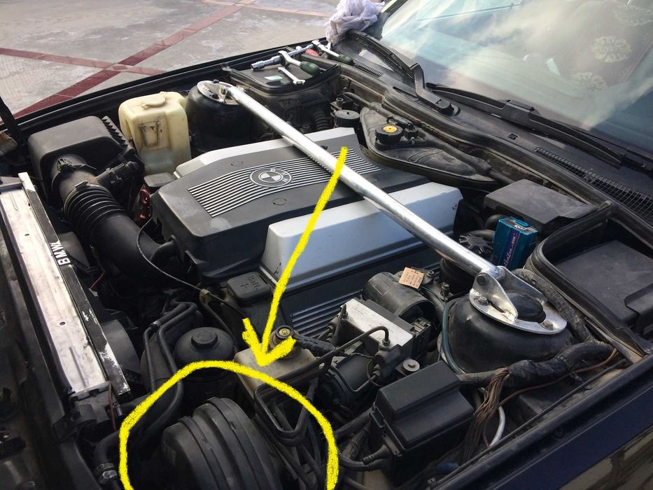 Бмв Е34 м62 3.5 V8 крепления вакуум