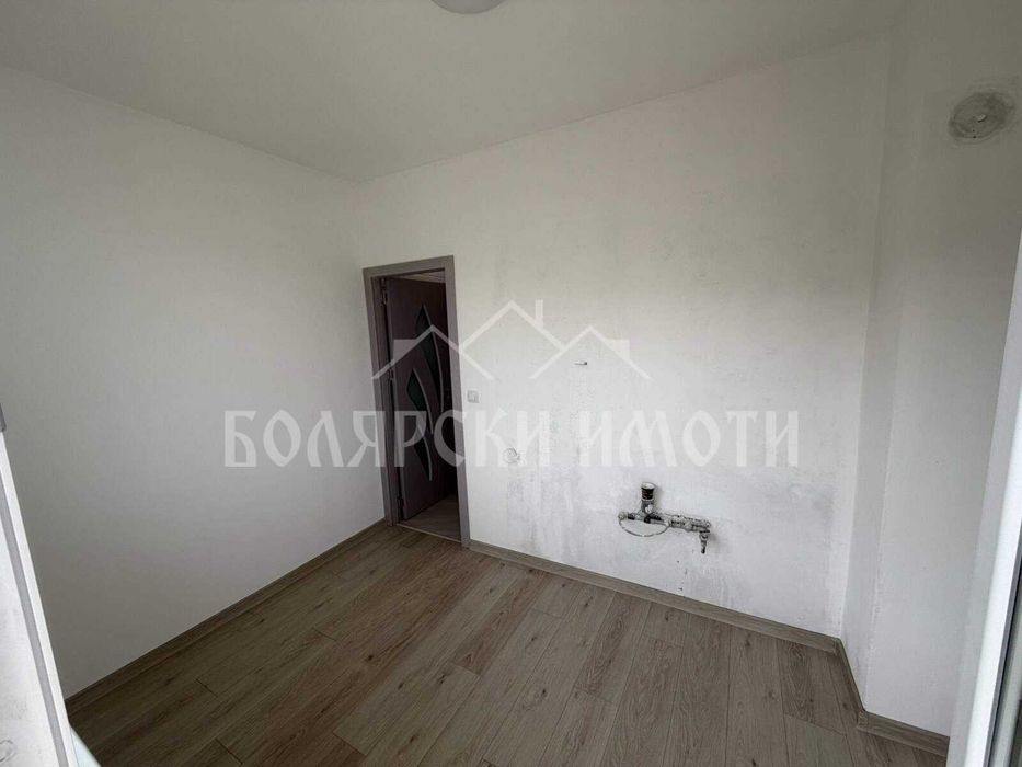 Реновирана Южна гарсониера в кв.Бузлуджа