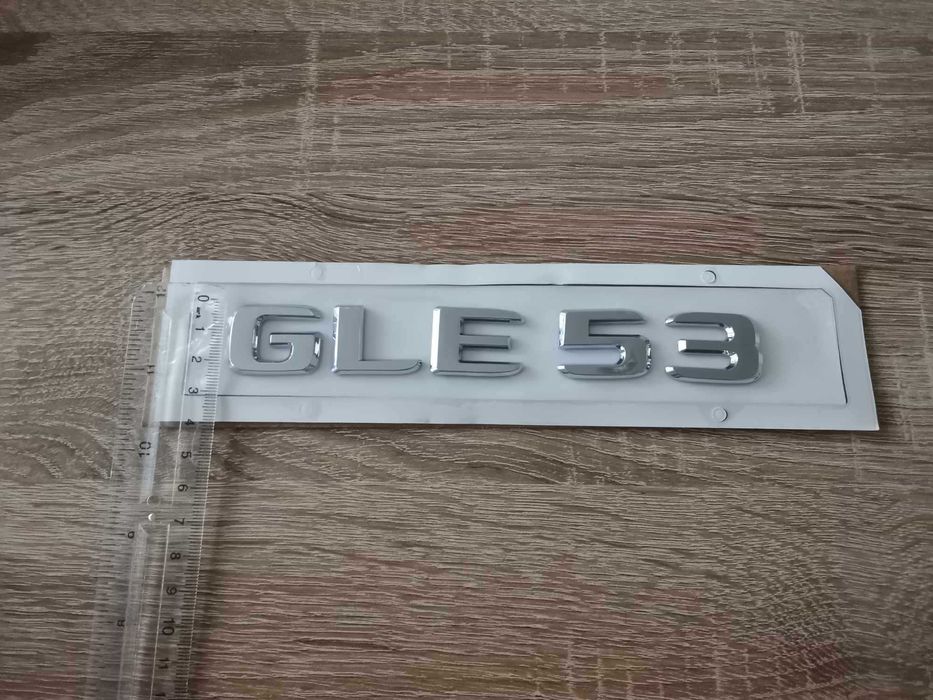сребрист надпис Mercedes Benz GLE 53