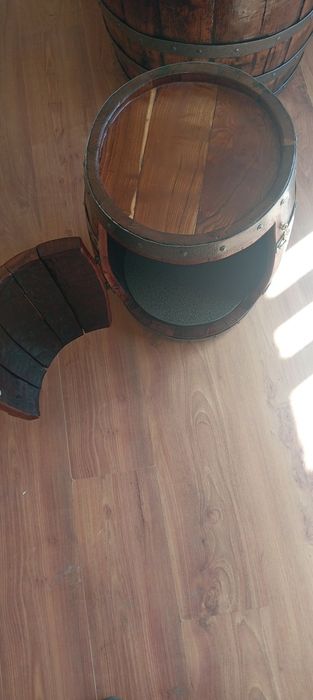 Мини бар от реставрирана дъбова  бъчва  уникална изработка  и стил  ..