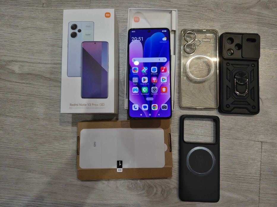 Xiaomi Redmi Note 13 Pro+ 5G 256GB в отлично състояние – като нов