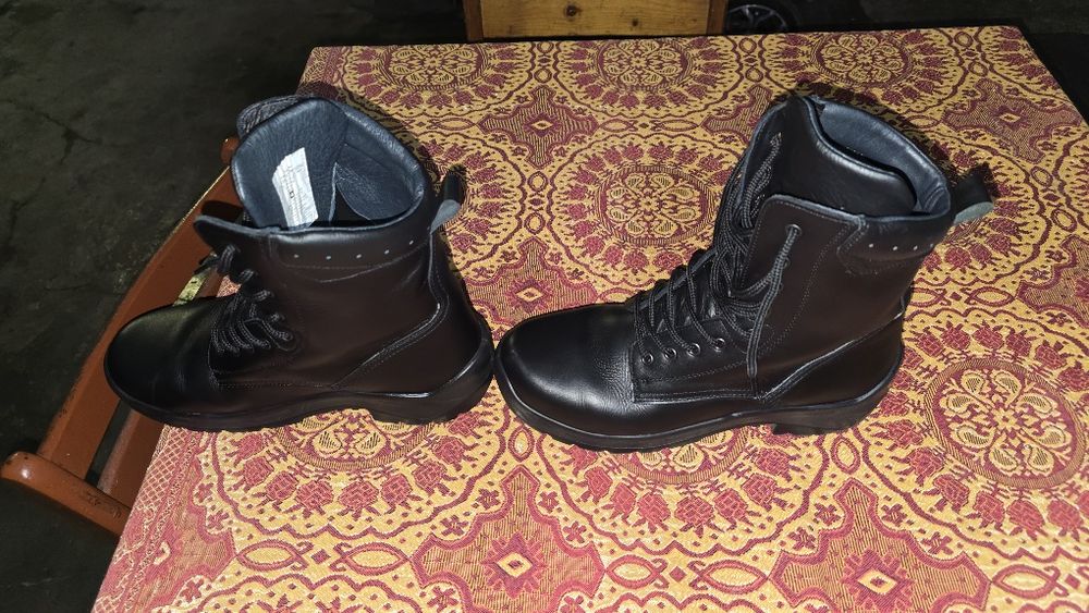 Продавам български кубинки номер 45