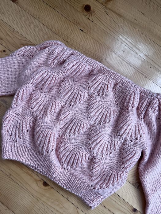 Неповторими ръчно плетени пуловери от естествена вълна