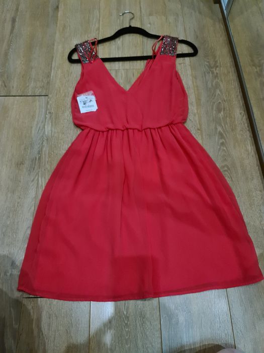 Sacouri, costume, rochii, fuste.