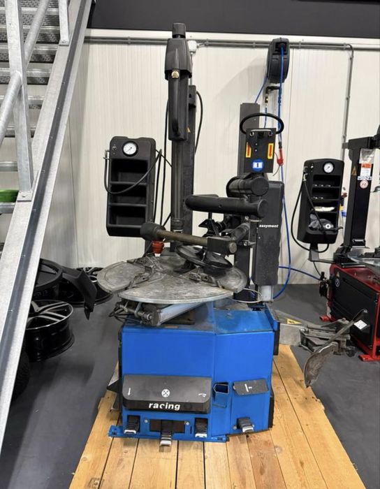 Машина за монтаж/демонтаж на гуми