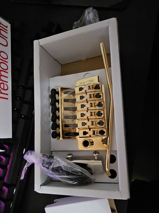 Gotoh tremolo, locking tuners, locking nut, emg 81