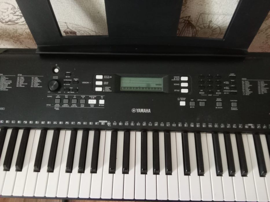 Продам синтезатор