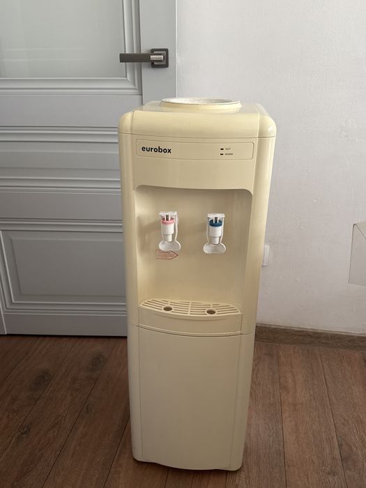 Продаю рабочий диспенсер