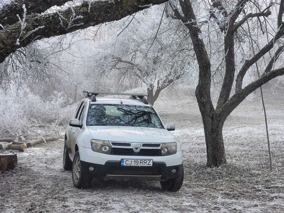 Vând Dacia Duster 2011