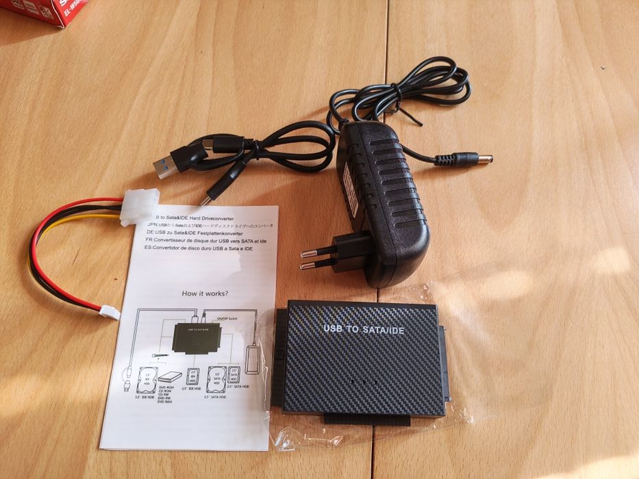 USB към SATA/IDE адаптер, използван за свързване на стари и нови вътрешни твърди дискове (HDD), SSD или оптични устройства (като DVD-ROM)