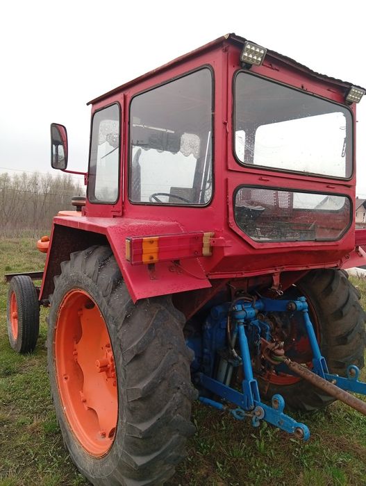 Tractor U 650 cu plug 3 brazde +cositoare mare 1,85 .toate sunt impecabile in stare fff buna de functionare.